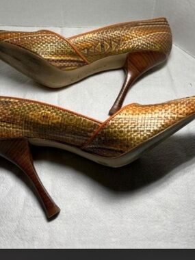 ✨ VINTAGE Y2K BCBGIRLS WOVEN PUMPS ✨